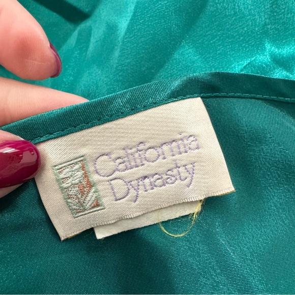 Vintage California Dynasty Emerald Green and Black Lace Slip - Picture 5 of 5